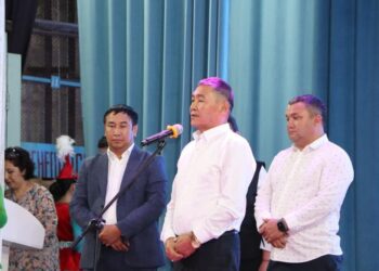 ТҮРКІСТАН: КЕНТАУДА МЫҢ ОҚУШЫҒА МЕКТЕПКЕ ҚАЖЕТТІ ҚҰРАЛДАР БЕРІЛДІ