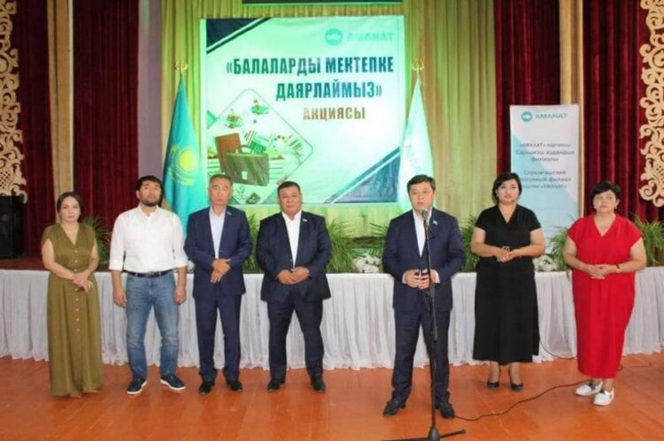 ТҮРКІСТАН: ДЕПУТАТТАР 200-ДЕН АСТАМ БАЛАНЫ МЕКТЕП ФОРМАСЫМЕН ҚАМТЫДЫ