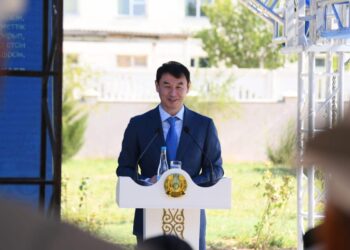 ТҮРКІСТАН: Д.САТЫБАЛДЫ СОЗАҚ ТҰРҒЫНДАРЫМЕН КЕЗДЕСТІ