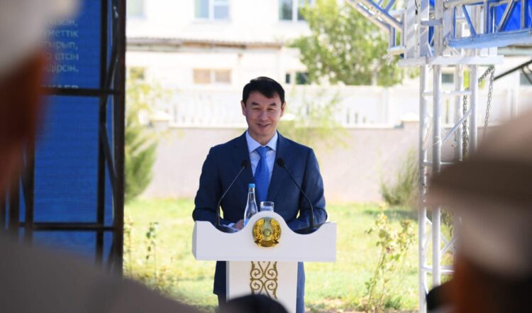 ТҮРКІСТАН: Д.САТЫБАЛДЫ СОЗАҚ ТҰРҒЫНДАРЫМЕН КЕЗДЕСТІ