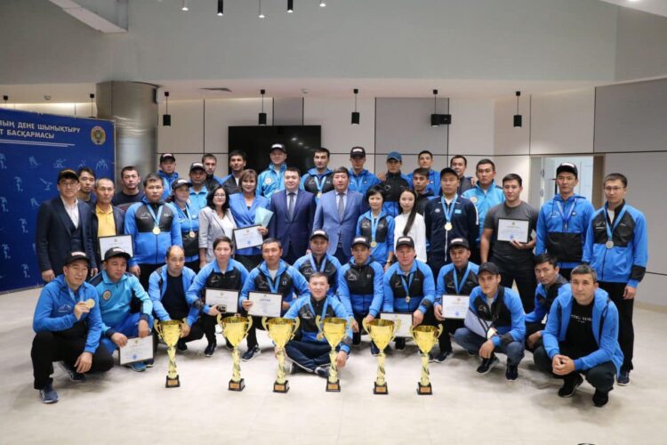 ТҮРКІСТАН: ЕЛ ЧЕМПИОНЫ АТАНҒАН МЕДИЦИНА ҚЫЗМЕТКЕРЛЕРІНЕ ҚҰРМЕТ КӨРСЕТІЛДІ