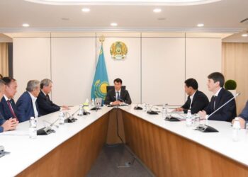 ТҮРКІСТАН ӨҢІРІНЕН ШЫҚҚАН ҚОС ҚАЙРАТКЕРГЕ ҚҰРМЕТ КӨРСЕТІЛДІ