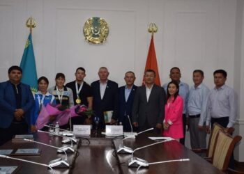 ТҮРКІСТАН: БЕЛБЕУ КҮРЕСІНЕН ӘЛЕМ ЧЕМПИОНАТЫНЫҢ ЖҮЛДЕГЕРЛЕРІНЕ ҚҰРМЕТ КӨРСЕТІЛДІ