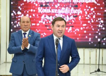 ШАҺАР БАСШЫСЫ ҚАРТТАРҒА ҚҰРМЕТ КӨРСЕТТІ