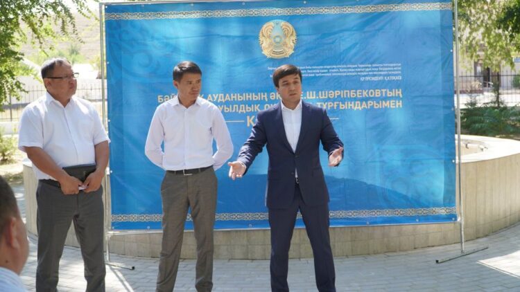 БӘЙДІБЕК: АУДАН ӘКІМІ БОРАЛДАЙ АУЫЛДЫҚ ОКРУГІ ТҰРҒЫНДАРЫМЕН КЕЗДЕСТІ