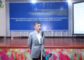 САРЫҒАШ АУДАНЫНЫҢ ӘКІМІ ДЕРБІСЕК ТҰРҒЫНДАРЫМЕН КЕЗДЕСТІ