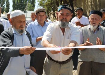 ТҮЛКІБАС: АУЫЛ ТҰРҒЫНДАРЫ ӨЗ ҚАРЖЫСЫНА КӨПІР САЛЫП, ЖОЛ ТӨСЕДІ