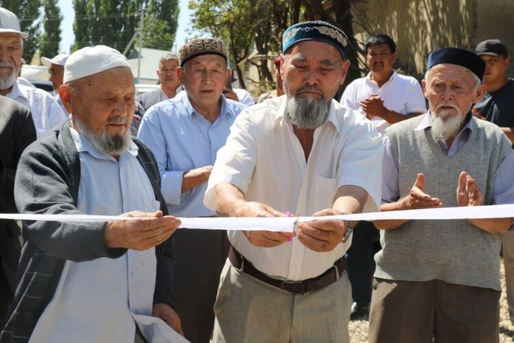 ТҮЛКІБАС: АУЫЛ ТҰРҒЫНДАРЫ ӨЗ ҚАРЖЫСЫНА КӨПІР САЛЫП, ЖОЛ ТӨСЕДІ