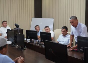 БӘЙДІБЕК: ағын су тапшылығы жөнінде аудан шаруаларымен жиын өтті