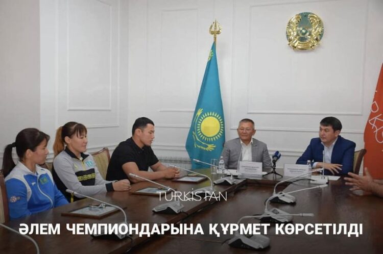 ӘЛЕМ ЧЕМПИОНДАРЫНА ҚҰРМЕТ КӨРСЕТІЛДІ