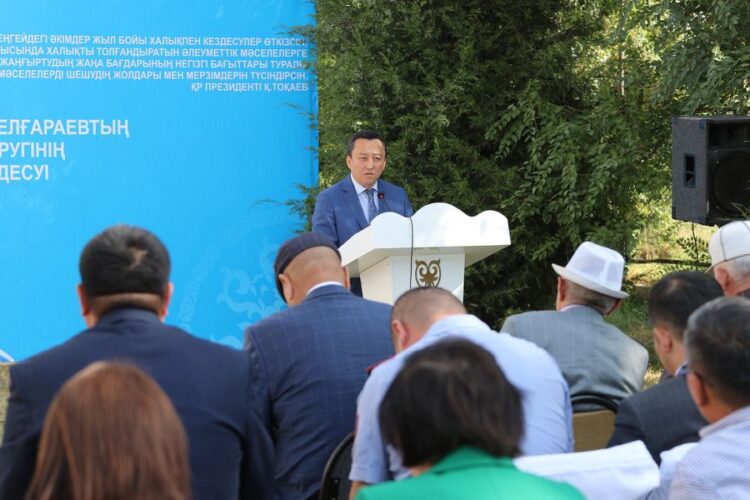 ЖОҒАРҒЫ АҚСУ ХАЛҚЫМЕН КЕЗДЕСТІ