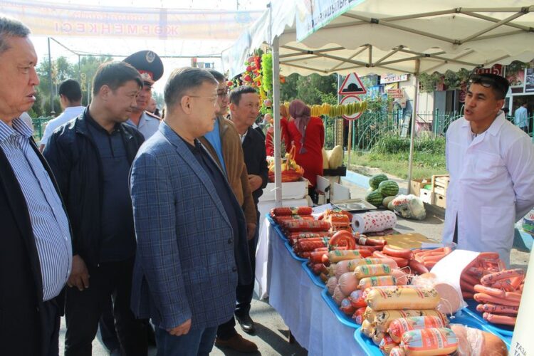 САЙРАМ: АУДАН ОРТАЛЫҒЫНДА АУЫЛ ШАРУАШЫЛЫҒЫ ӨНІМДЕРІНІҢ ЖӘРМЕҢКЕСІ ӨТТІ