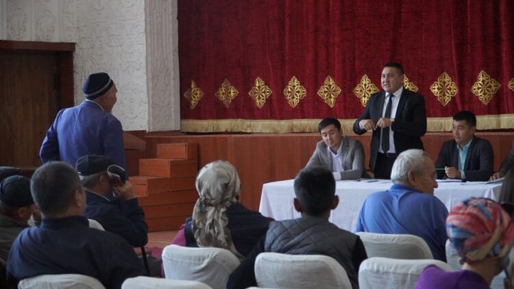 БӘЙДІБЕК: тұрғын үйлерді газға қосу жұмыстарын мерзімінде жүргізуді ескертілді