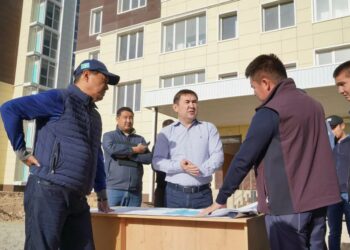 ҚАЛА ӘКІМІ ӘКІМШІЛІК ІСКЕРЛІК ОРТАЛЫҚТАҒЫ ТҰРҒЫН ҮЙ ЖӘНЕ ИНФРАҚҰРЫЛЫМ ҚҰРЫЛЫСЫ БАРЫСЫН ТЕКСЕРДІ