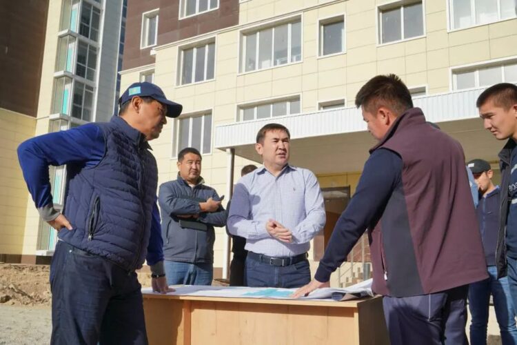 ҚАЛА ӘКІМІ ӘКІМШІЛІК ІСКЕРЛІК ОРТАЛЫҚТАҒЫ ТҰРҒЫН ҮЙ ЖӘНЕ ИНФРАҚҰРЫЛЫМ ҚҰРЫЛЫСЫ БАРЫСЫН ТЕКСЕРДІ