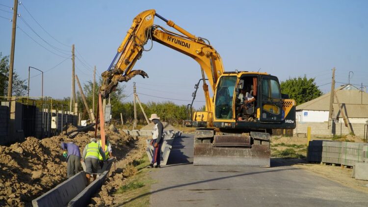 БӘЙДІБЕК: «АУЫЛ ЕЛ БЕСІГІ» ЖОБАСЫ БОЙЫНША ЖАМБЫЛДА 6 КӨШЕГЕ ОРТАША ЖӨНДЕУ ЖҰМЫСТАРЫ ЖҮРУДЕ