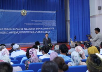 ҚАЗЫҒҰРТ: АУДАН БАСШЫСЫ ҚҰРКЕЛЕС ТҰРҒЫНДАРЫМЕН КЕЗДЕСТІ