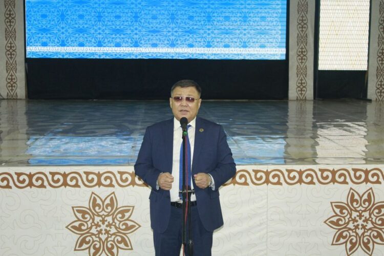 САЙРАМ АУДАНЫНЫҢ ӘКІМІ АҚСУКЕНТТІКТЕРДІҢ БІРҚАТАР МӘСЕЛЕСІН ТЫҢДАДЫ