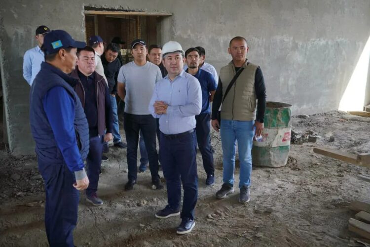 МҰРАТ ӘЙТЕНОВ БОЗАРЫҚТАҒЫ ИНФРАҚҰРЫЛЫМ ЖҰМЫСТАРЫН ТЕКСЕРДІ