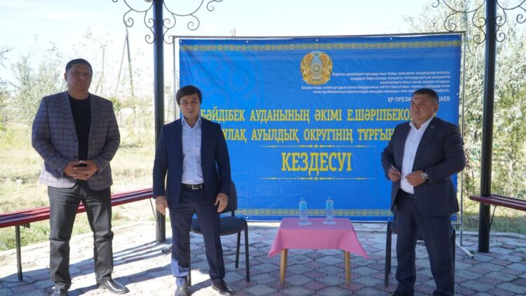 БӘЙДІБЕК: АУДАН ӘКІМІ МЫҢБҰЛАҚТЫҚ ТҰРҒЫНДАРМЕН КЕЗДЕСТІ