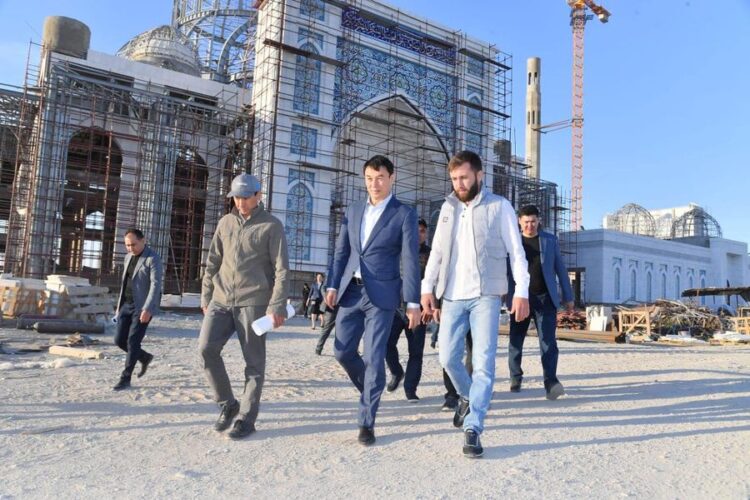 В ТУРКЕСТАНЕ ВОЗВОДЯТ УНИКАЛЬНЫЕ ИСЛАМСКИЕ ЦЕНТРЫ