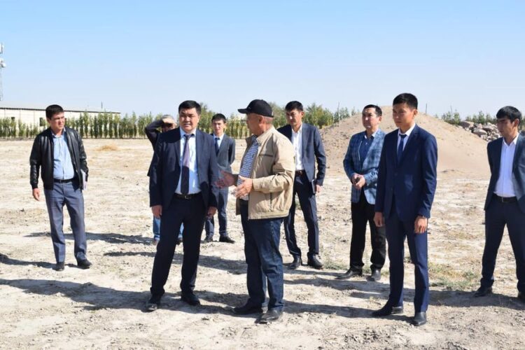 ОТЫРАР АУДАНЫНЫҢ ӘКІМІ БІРҚАТАР КӘСІПКЕРЛІК НЫСАНДАРДЫ АРАЛАДЫ