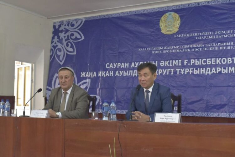 САУРАН АУДАНЫНЫҢ ӘКІМІ ЖАҢА ИҚАНДЫҚТАРМЕН КЕЗДЕСТІ