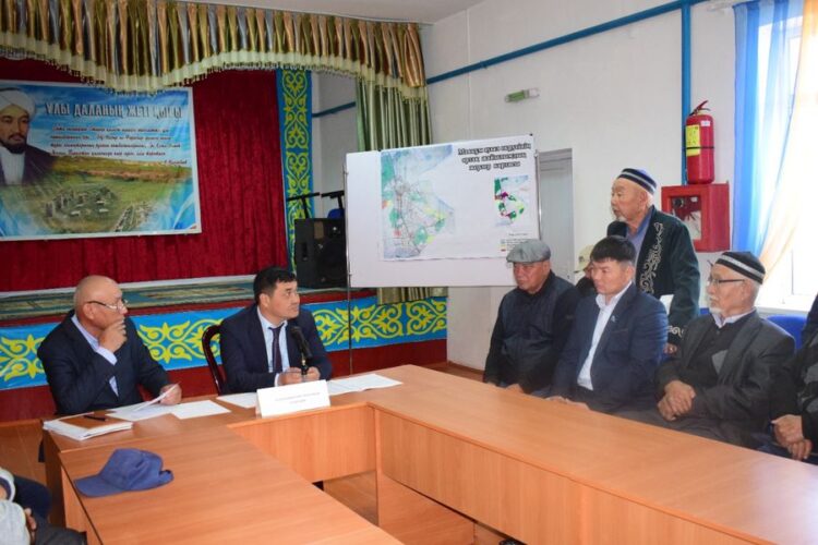 ОТЫРАР АУДАНЫНЫҢ ӘКІМІ БАЛТАКӨЛ, МАЯҚҰМ ЖҰРТШЫЛЫҒЫМЕН ЖҮЗДЕСТІ