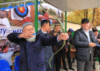 ТҮРКІСТАН: МАҚТААРАЛДА САДАҚ АТУ КЕШЕНІ АШЫЛДЫ