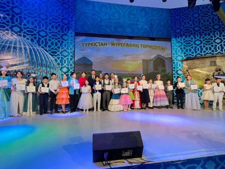 ТҮРКІСТАНДА ПАТРИОТТЫҚ ӘНДЕР БАЙҚАУЫ ӨТТІ