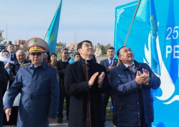 РЕСПУБЛИКА КҮНІНДЕ ТҮРКІСТАНДА КӨК ТУ ЖЕЛБІРЕДІ