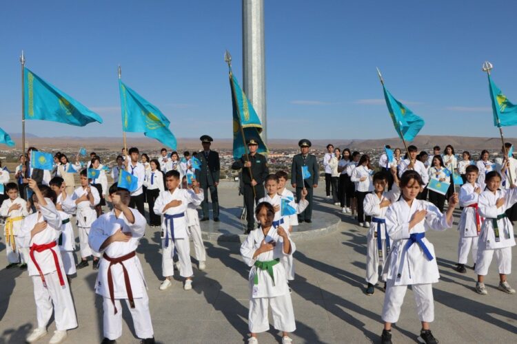 ТҮРКІСТАН: КЕНТАУДАҒЫ БАРЛЫҚ БІЛІМ ҰЯЛАРЫНЫҢ БАСШЫЛАРЫ  МЕН ҰСТАЗДАРЫ ӘНҰРАНДЫ ШЫРҚАДЫ