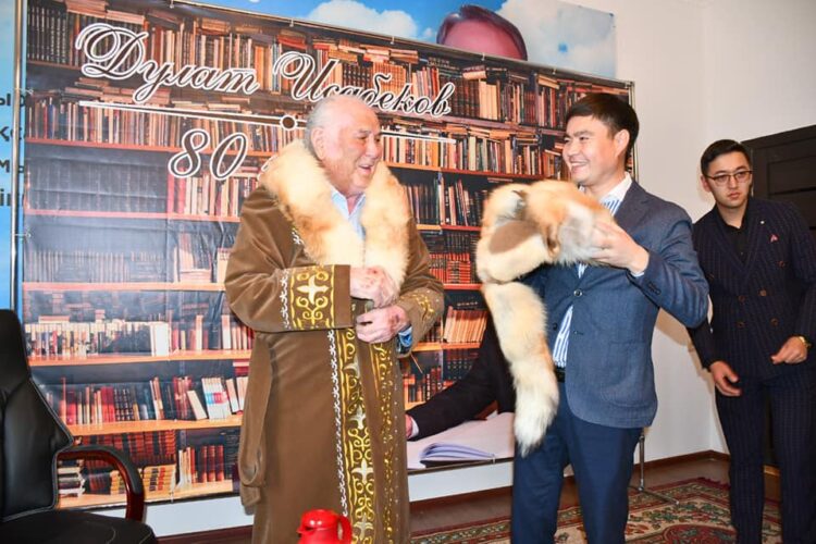 ДУЛАТ ИСАБЕКОВКЕ ҚҰРМЕТ КӨРСЕТІЛДІ