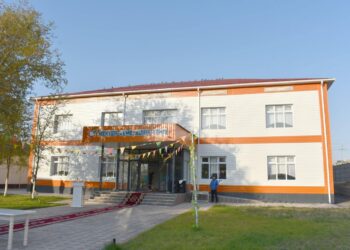 ТҮРКІСТАН: ҚАЗЫҒҰРТТА РЕСПУБЛИКА КҮНІНЕ ОРАЙ МЕКТЕП ПЕН МЕДИЦИНАЛЫҚ ОРТАЛЫҚ АШЫЛДЫ
