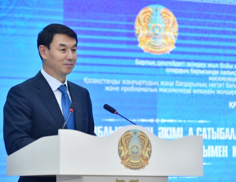 ДАРХАН САТЫБАЛДЫ ҚАЗЫҒҰРТ ТҰРҒЫНДАРЫМЕН КЕЗДЕСТІ