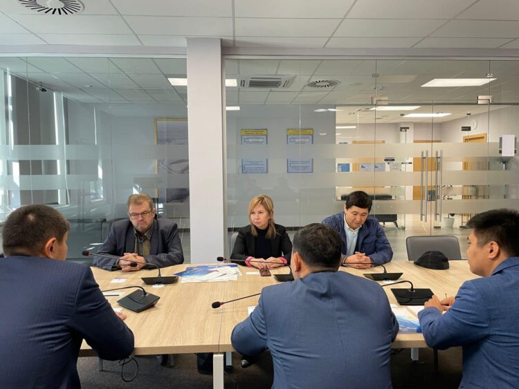 БАШҚҰРСТАНДЫҚ ПРОФЕССОР ТҮРКІСТАНДА КӨЗ КЛИНИКАСЫН АШПАҚ