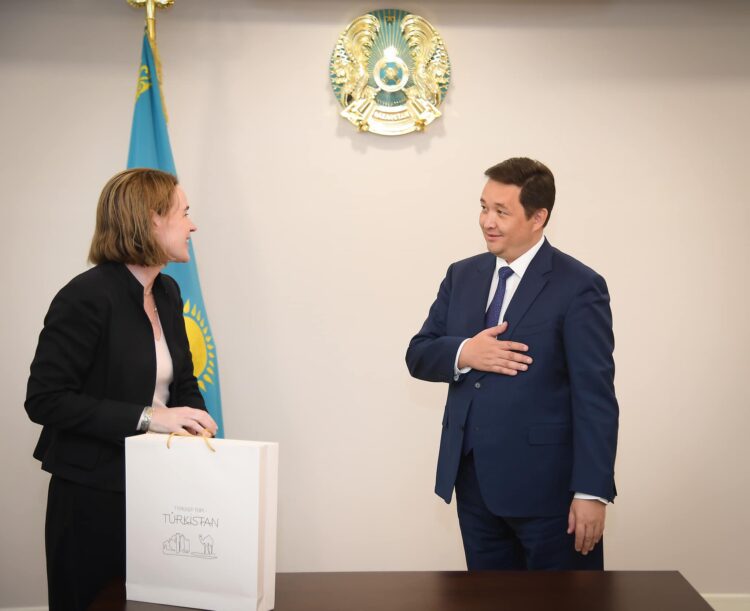 ТҮРКІСТАН: АҚШ-ТЫҢ БАС КОНСУЛЫМЕН КЕЗДЕСУ ӨТТІ