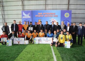 ТҮРКІСТАН: ОТЫРАРЛЫҚ ЖОМАРТ АЗАМАТ АУЫЛҒА СПОРТ КЕШЕНІН САЛЫП БЕРДІ