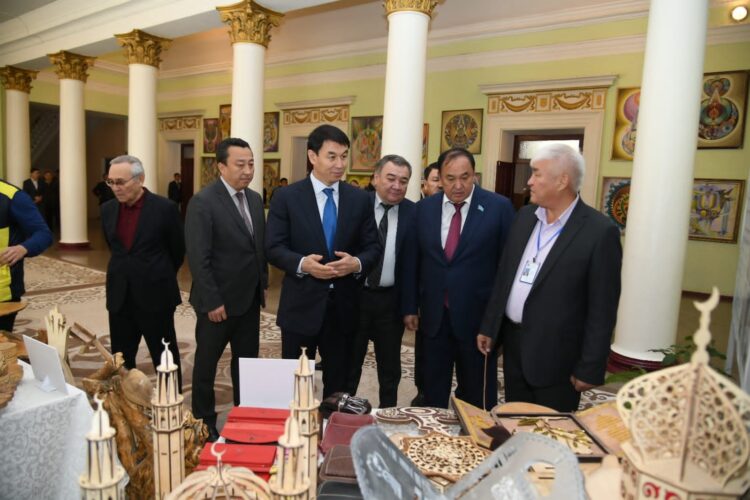 ДАРХАН САТЫБАЛДЫ: «ЖАЙЛЫ МЕКТЕП» ЖОБАСЫ АЯСЫНДА ТӨЛЕБИДЕ БІРНЕШЕ МЕКТЕП САЛЫНАДЫ»