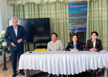 Члены партии AMANAT встретились с жителями жилого массива Орманшы и коллективом школы №74