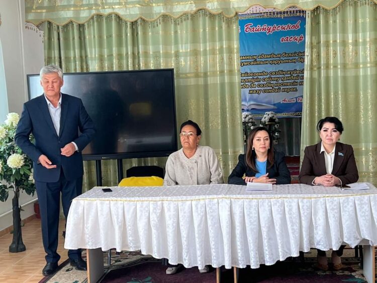 Члены партии AMANAT встретились с жителями жилого массива Орманшы и коллективом школы №74