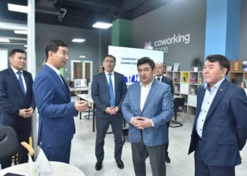 МИНИСТР АЗАМАТТЫҚ РЕСУРСТЫҚ ОРТАЛЫҒЫНЫҢ ЖҰМЫСЫМЕН ТАНЫСТЫ