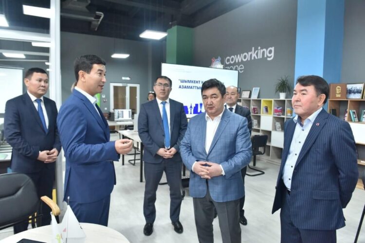 МИНИСТР АЗАМАТТЫҚ РЕСУРСТЫҚ ОРТАЛЫҒЫНЫҢ ЖҰМЫСЫМЕН ТАНЫСТЫ