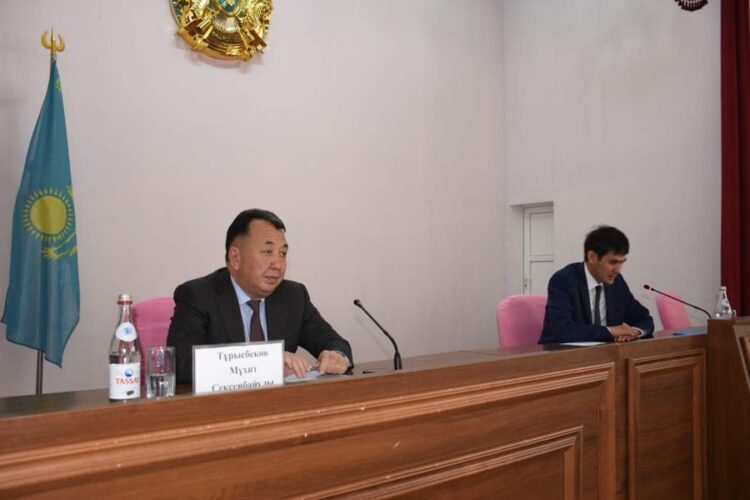 Вице-министр Созақ ауданының тұрғындарымен кездесті