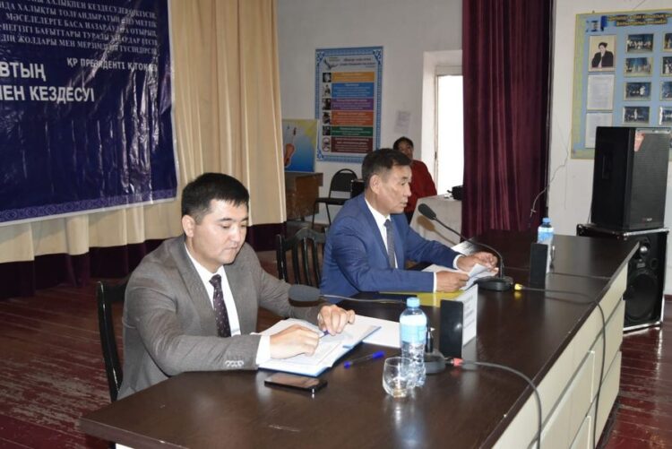 САУРАН АУДАНЫНЫҢ ӘКІМІ ЖҮЙНЕК АУЫЛДЫҚ ОКРУГІ ЖҰРТШЫЛЫҒЫМЕН КЕЗДЕСТІ