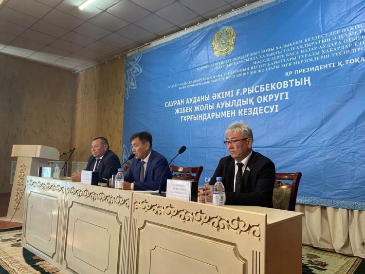 САУРАН: АУДАН ӘКІМІ ЖІБЕК ЖОЛЫ АУЫЛДЫҚ ОКРУГІ ТҰРҒЫНДАРЫМЕН КЕЗДЕСТІ