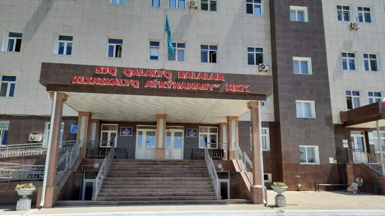 ДӘРІГЕРЛЕР АЛҒАШ РЕТ ЖАСӨСПІРІМ БҮЙРЕГІНЕ АШЫҚ ТҮРДЕ ОТА ЖАСАДЫ