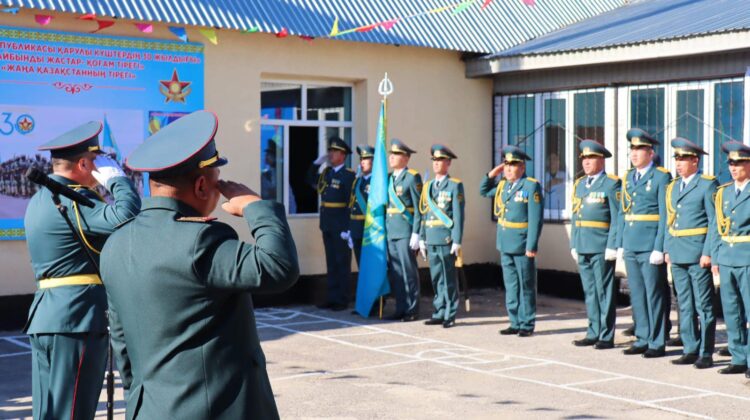 ТҮРКІСТАН: САЙРАМДА ЖАСТАРДЫ ӘСКЕРГЕ ШЫҒАРЫП САЛУ РӘСІМІ ӨТТІ