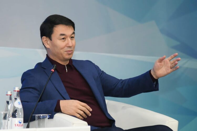 Түркістан облысының әкімі Дархан Сатыбалды өңір жастарымен кездесті