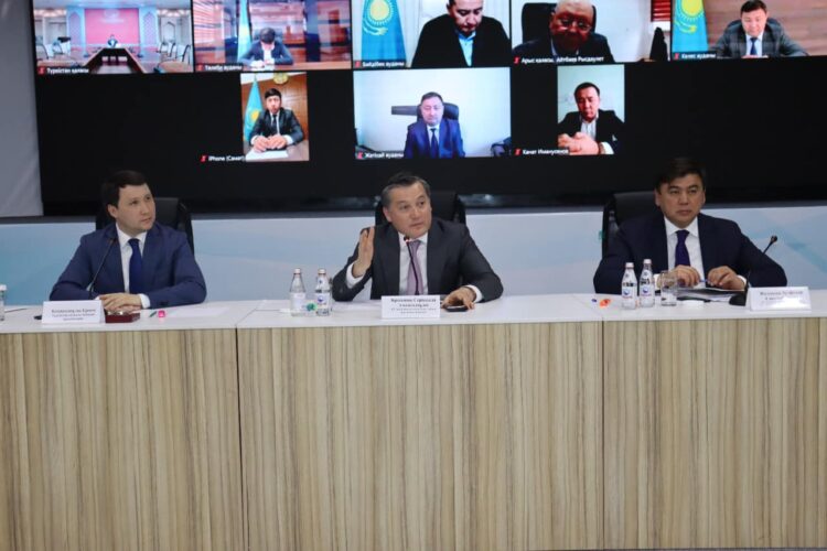 СЕРІКҚАЛИ БРЕКЕШЕВ ТҮРКІСТАН ОБЛЫСЫНЫҢ ТҰРҒЫНДАРЫМЕН КЕЗДЕСТІ